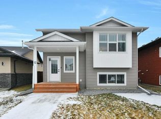 12 NW Hammond Close, Sylvan Lake, AB T4S 0C7