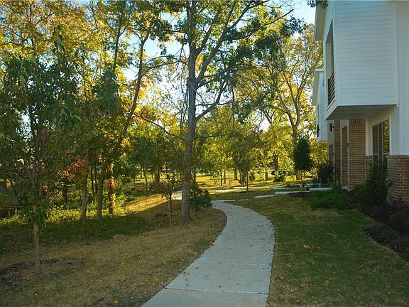 2nd image of 426 Bonfield Dr