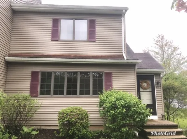 66 Woodcock Ct, Windsor Locks, CT 06096