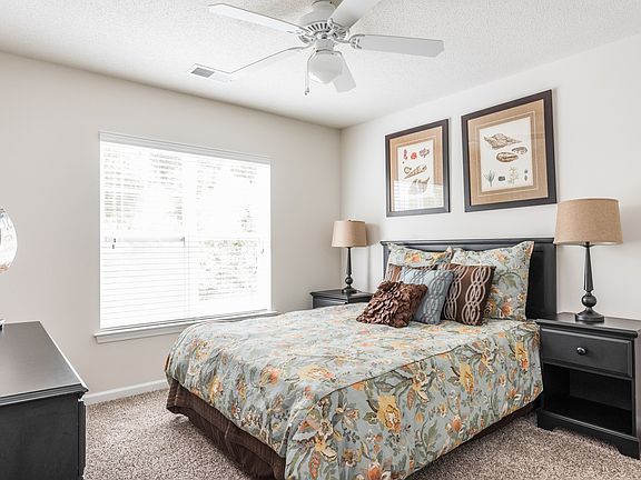 Master Bathroom with En Suite Bathroom