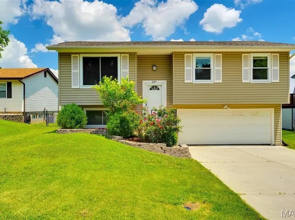 229 Stillbrook Estates Dr, Fenton, MO 63026