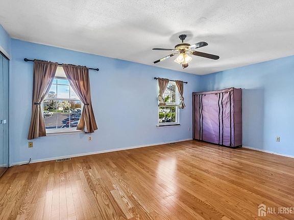 5th image of 293 Bromley Pl