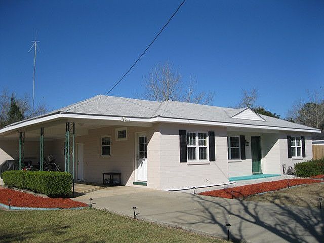 2nd image of 408 Henry St