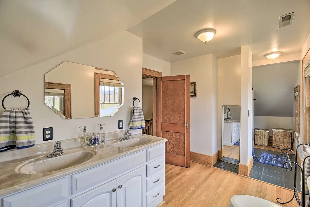 3 bed, 1.5 bath, 1587 sqft, $1,700 — Photo 4