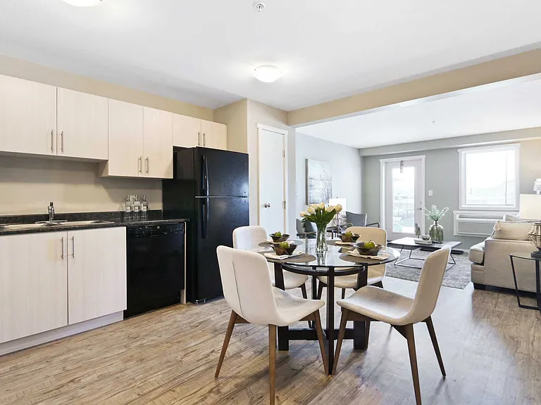 2604 Recplace Dr — Photo 3