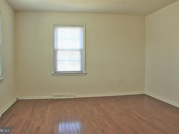 4th image of 2300 Wyndhurst Ct