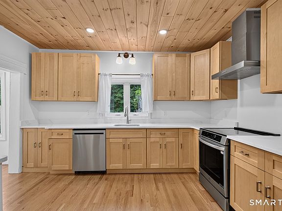 3rd image of 52 Walnut Hill Road