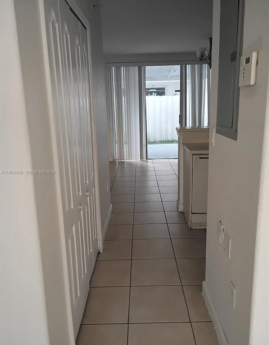 3 bed, 1360 sqft, $2,900 — Photo 3