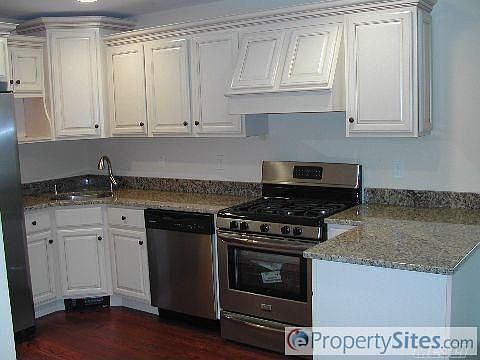 3rd image of 221 N Queens Ave