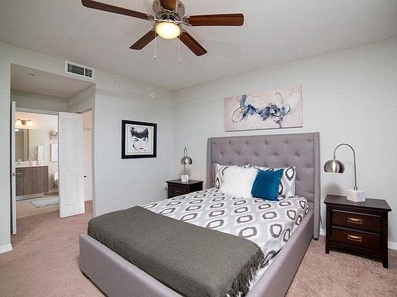2nd image of 948 SW 57th Ave #305