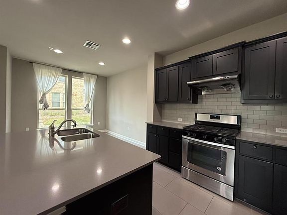 5th image of 13800 Lyndhurst St Unit 154