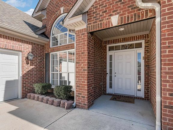 3rd image of 579 Bentmoor Dr