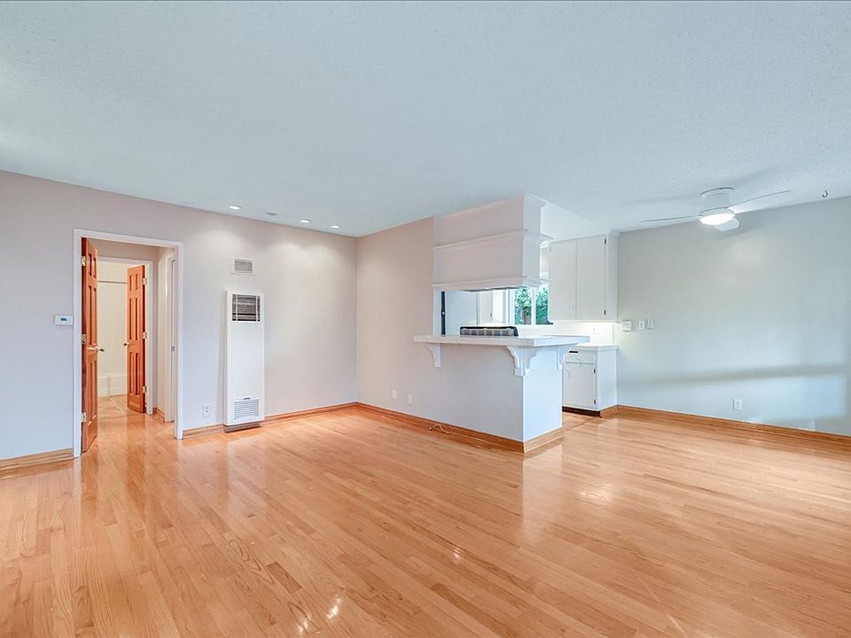 1st image of 1739 Washington Way APT 3