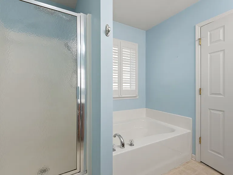 1908 Longburn Dr — Photo 28