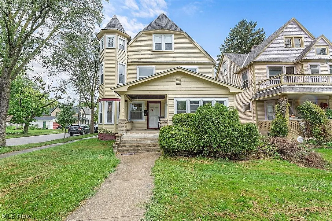 3624 Archwood Ave photo 1