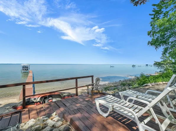 2014 Birchview Dr, Kewadin, MI 49648