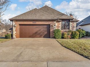 2404 SW Brookhaven Ln, Topeka, KS 66614
