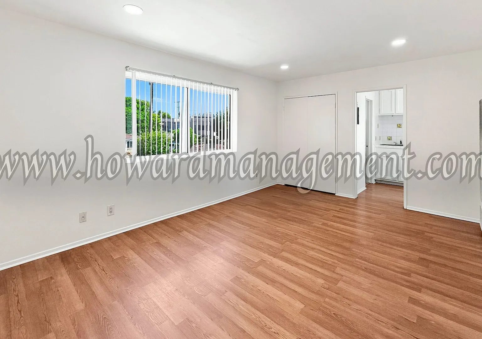 560 Grand — Photo 1