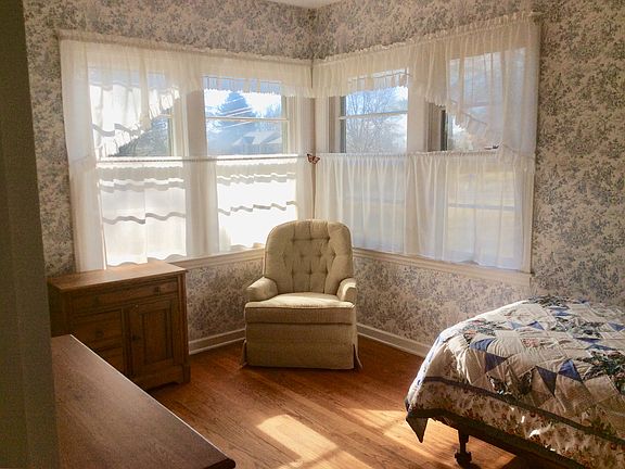 Sunny opposite corner