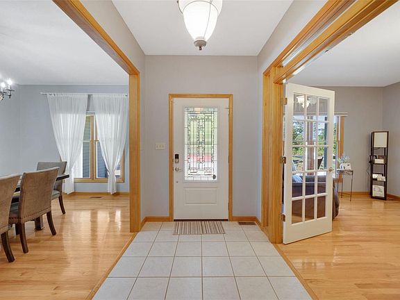 2nd image of 410 Hornsey St
