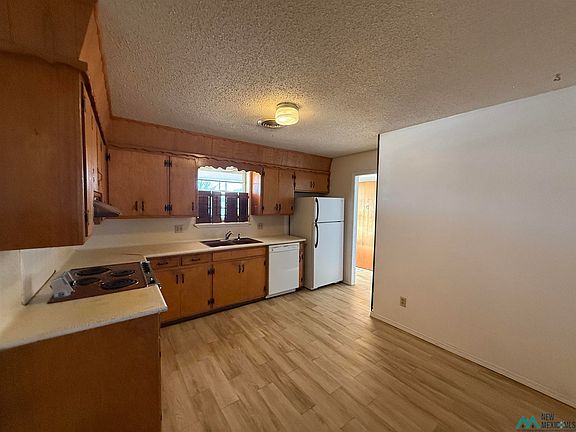 4th image of 904 W Plaza Dr