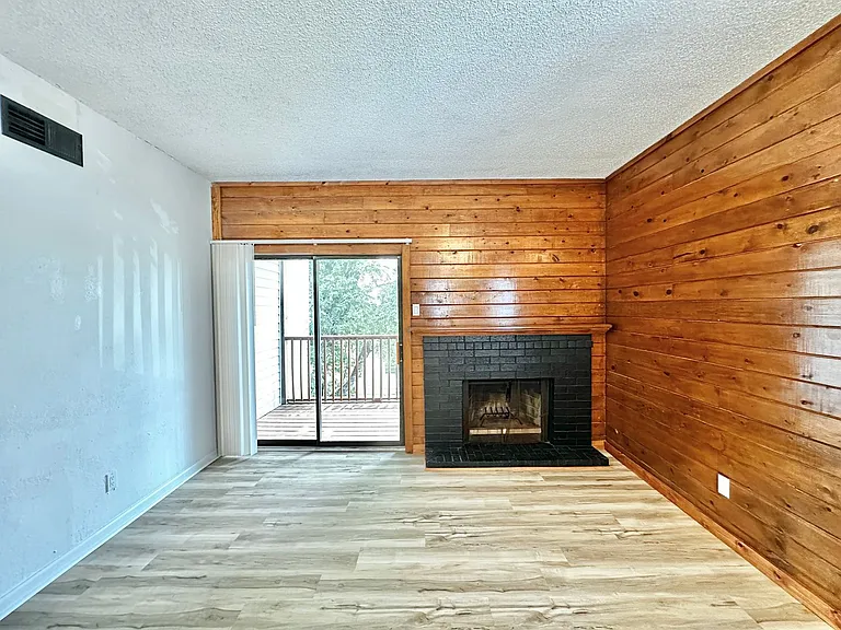 210 SW 17th St — Photo 8