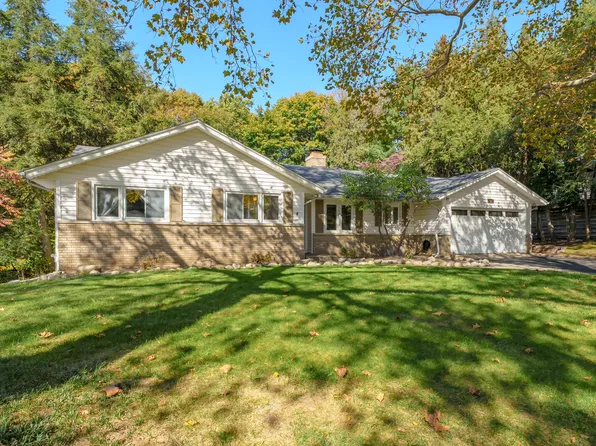 2226 Sycamore Ln, Kalamazoo, MI 49008