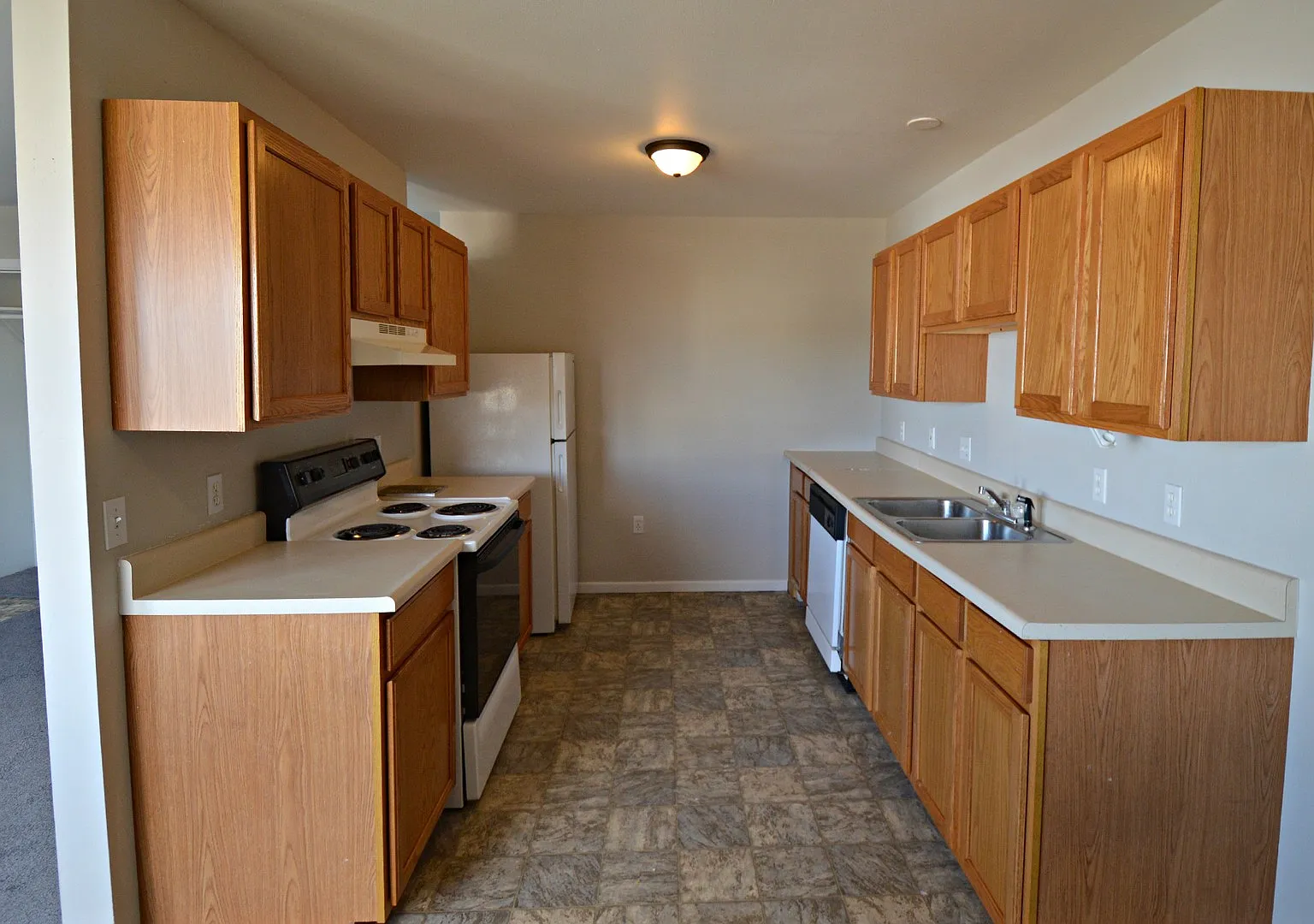 219 Applewood — Photo 2