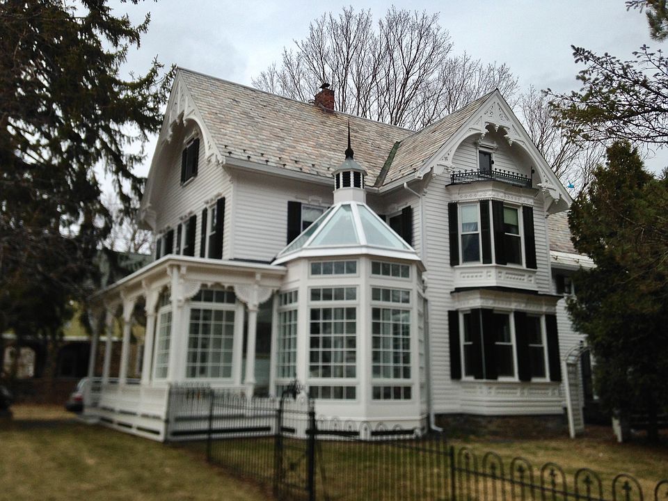 2nd image of 160 Maple Ave