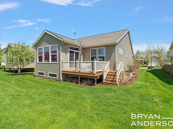 3rd image of 441 W Abbey Mill Dr SE