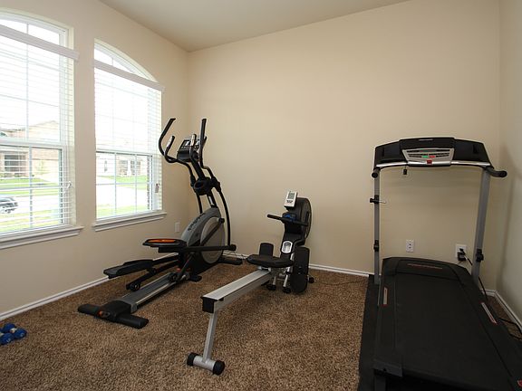 3rd image of 2204 Jesse Dr