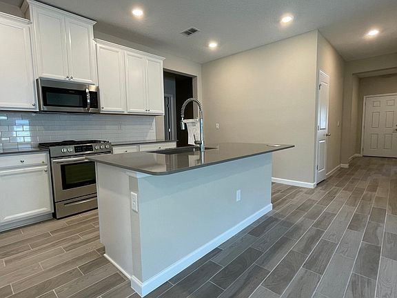 3rd image of 391 Stillwater Blvd
