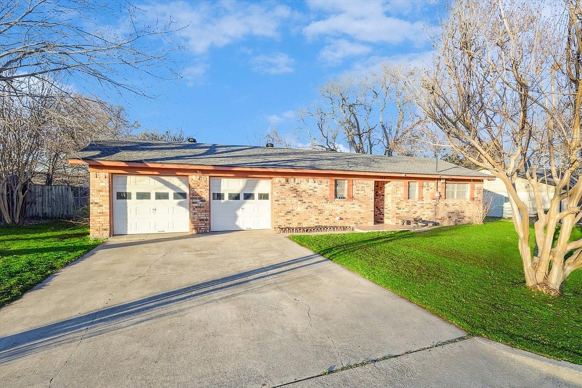 708 E Roewe St, Pilot Point, TX 76258 Zillow