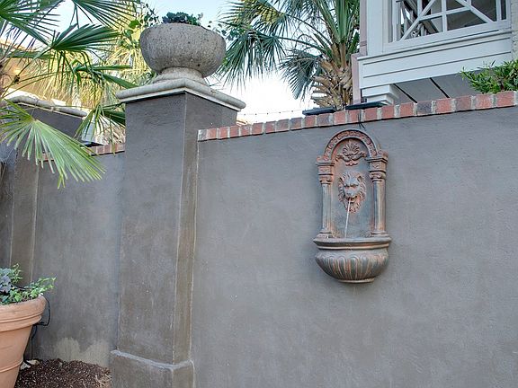 5310- Gaston - GREEN HOUSE VILLA ENTRANCE WALL