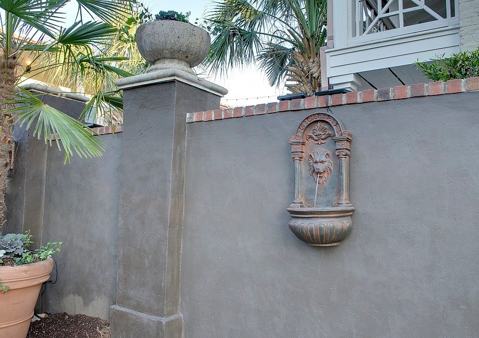 5310- Gaston - GREEN HOUSE VILLA ENTRANCE WALL
