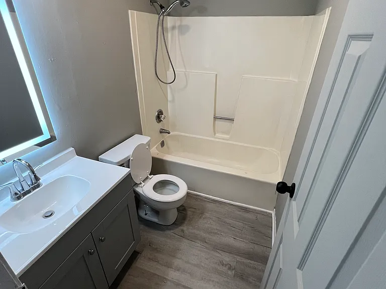 906 N Franklin St #203 — Photo 10