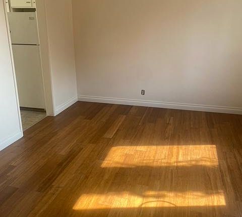 5th image of 4610 York Blvd #5