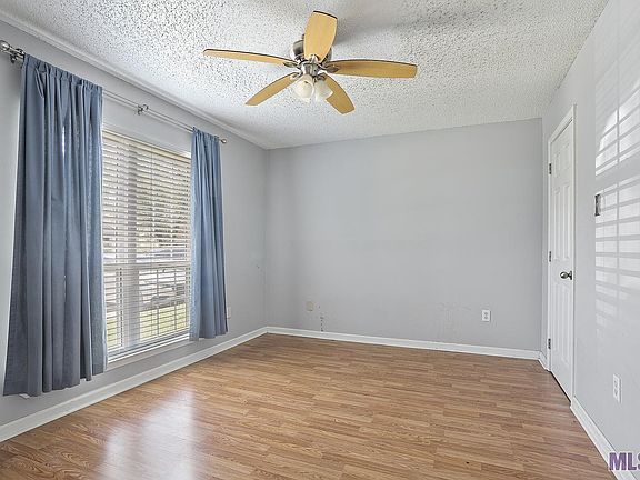 2nd image of 15668 Riverdale Ave E