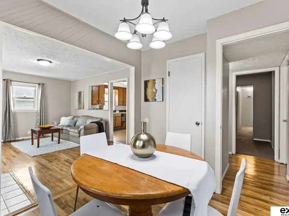 4464 S 61st St, Omaha, NE 68117