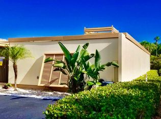 7020 Crown Gate Ct, Miami Lakes, FL 33014
