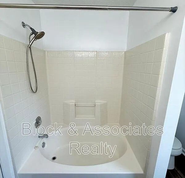 401 Holly Berry Ln — Photo 18