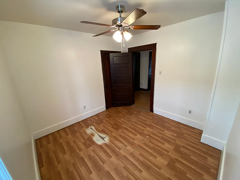 8 Thompson St — Photo 10