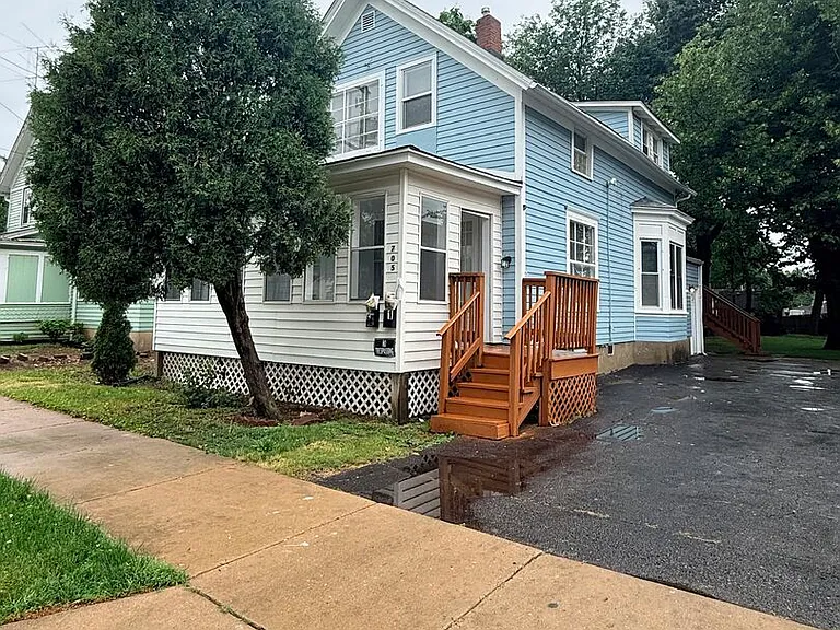 705 North Ave #UPPER — Photo 1