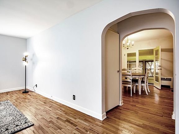 4th image of 135 Kenyon Ave
