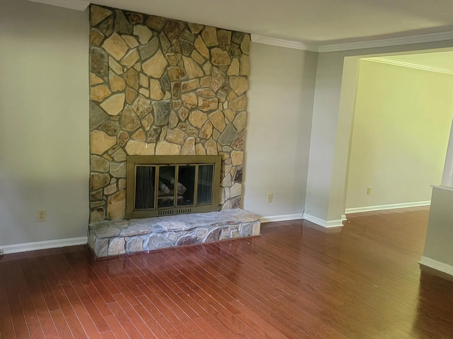 11820 Lansbury Ct — Photo 2