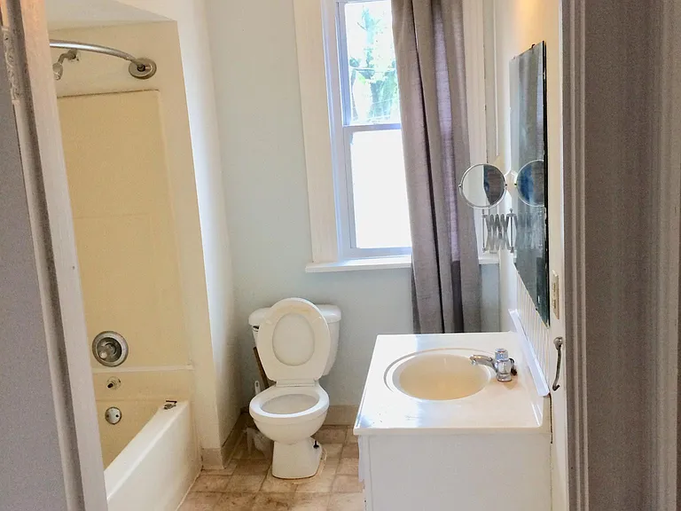 615 Franklin Ave — Photo 13