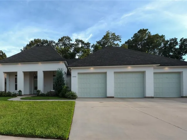 202 Long Oak Ln, Youngsville, LA 70592