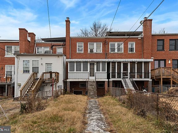3rd image of 220 Jefferson St NW