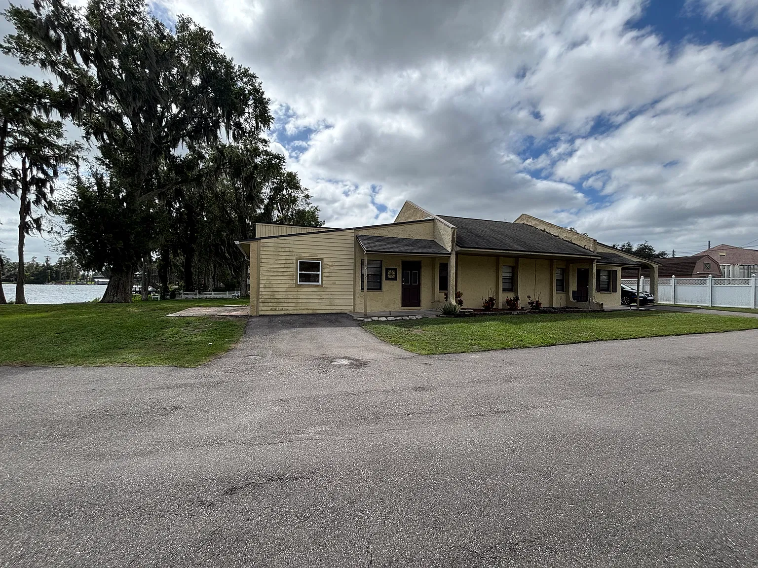 2-Bedroom, 1 Bath Duplex-Lake View-Land O Lakes — Photo 1