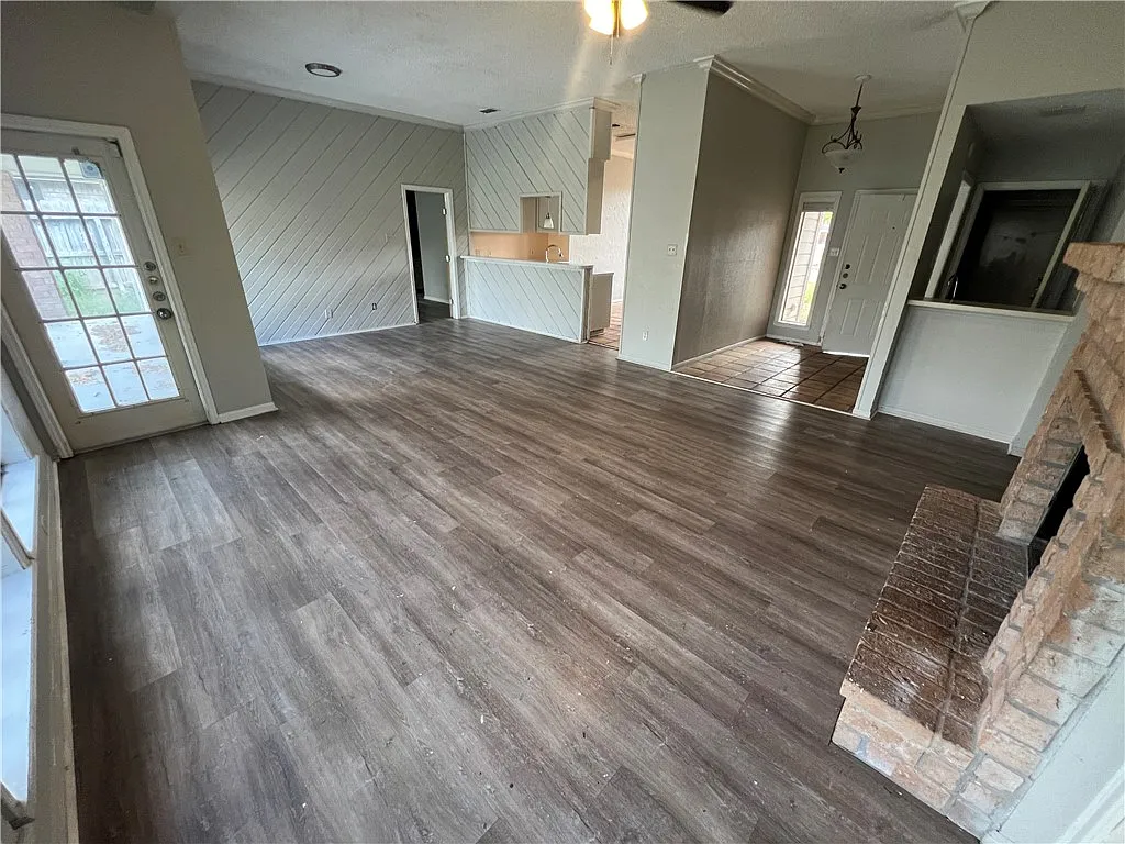 3 bed, 2.0 bath, 1688 sqft, $1,895 — Photo 2